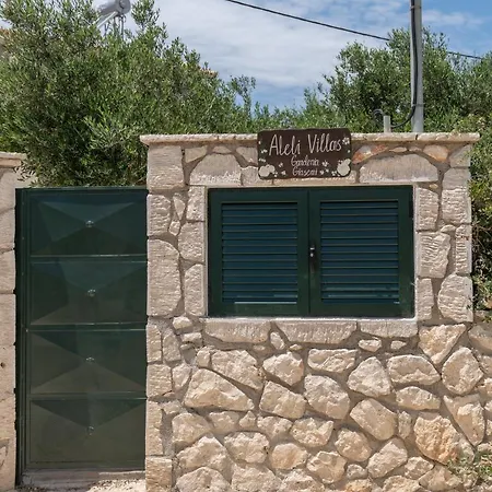 Aleli With Tennis Court Vilă