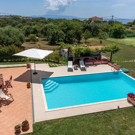 Aleli With Tennis Court *