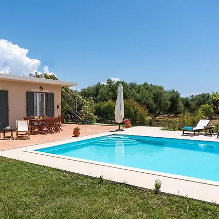 Aleli With Tennis Court