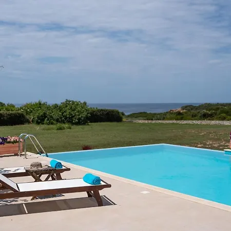 Aleli With Tennis Court Vilă *