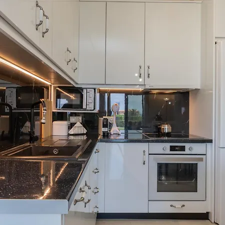 Vilă Aleli With Tennis Court *