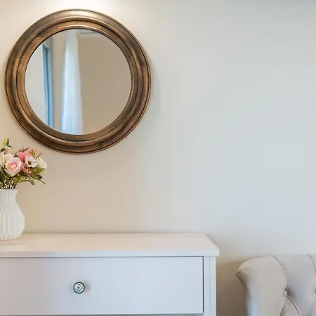 Aleli With Tennis Court Vilă