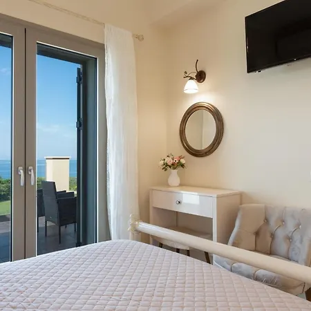 Aleli With Tennis Court Vilă Minia