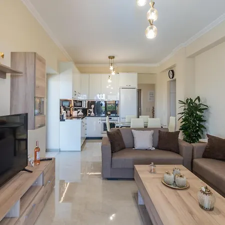 Vilă Aleli With Tennis Court *