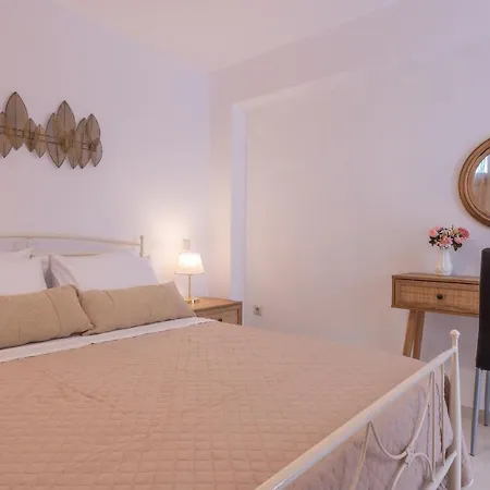 Vilă Aleli With Tennis Court Minia