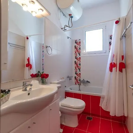 Aleli With Tennis Court Vilă